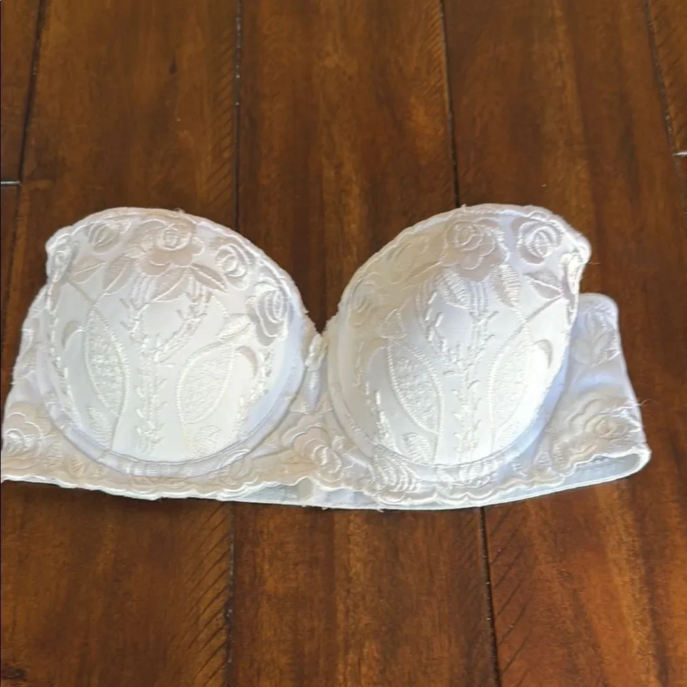 Victoria Secret Vintage Elegant White Lace Strapless Bra